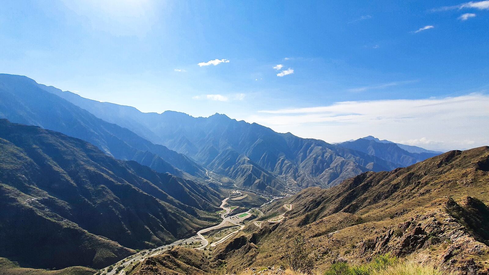 Uitzicht over de groene Asir-bergen bij Abha