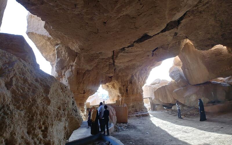 Rotsgrotten van de Al-Qarah-berg in de oase Al-Ahsa