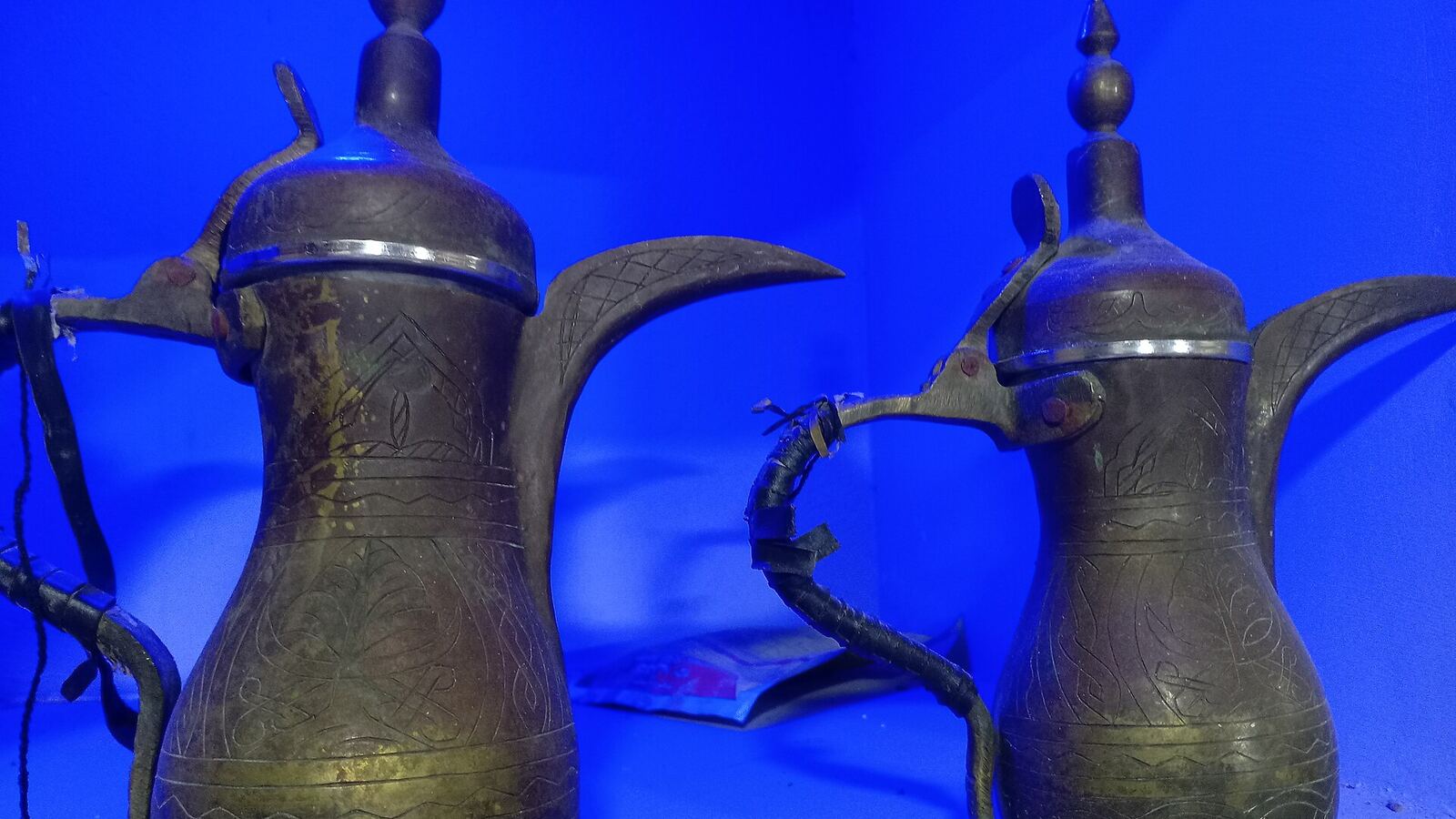 Een koperen dallah, de traditionele Arabische koffiepot
