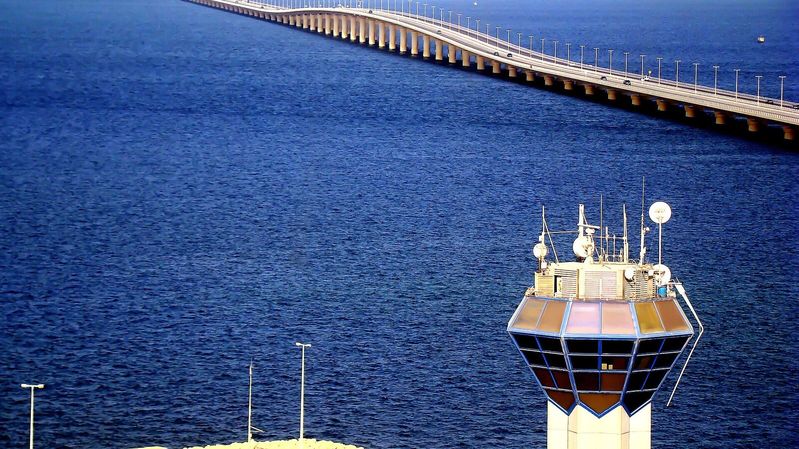 De King Fahd Causeway tussen Saoedi-Arabië en Bahrein