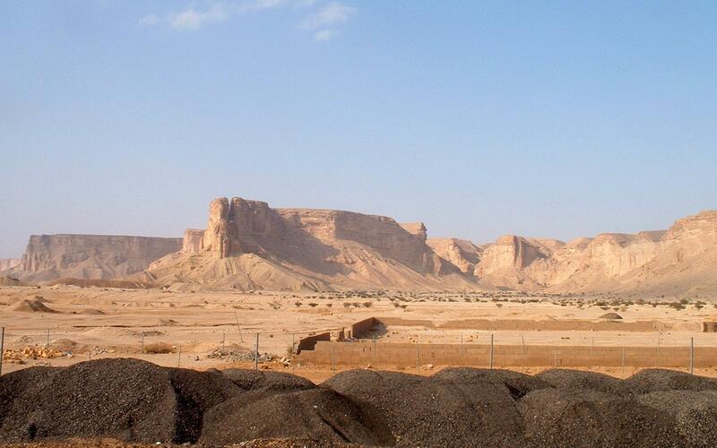 De kliffen van het Tuwaiq-gebergte bij Riyad