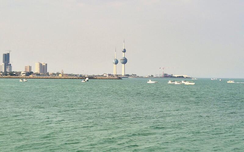 De Kuwait Towers boven de Golf in Koeweit-Stad