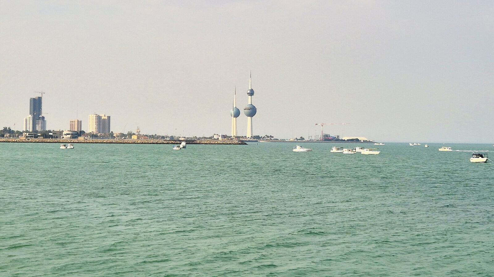 De Kuwait Towers boven de Golf in Koeweit-Stad