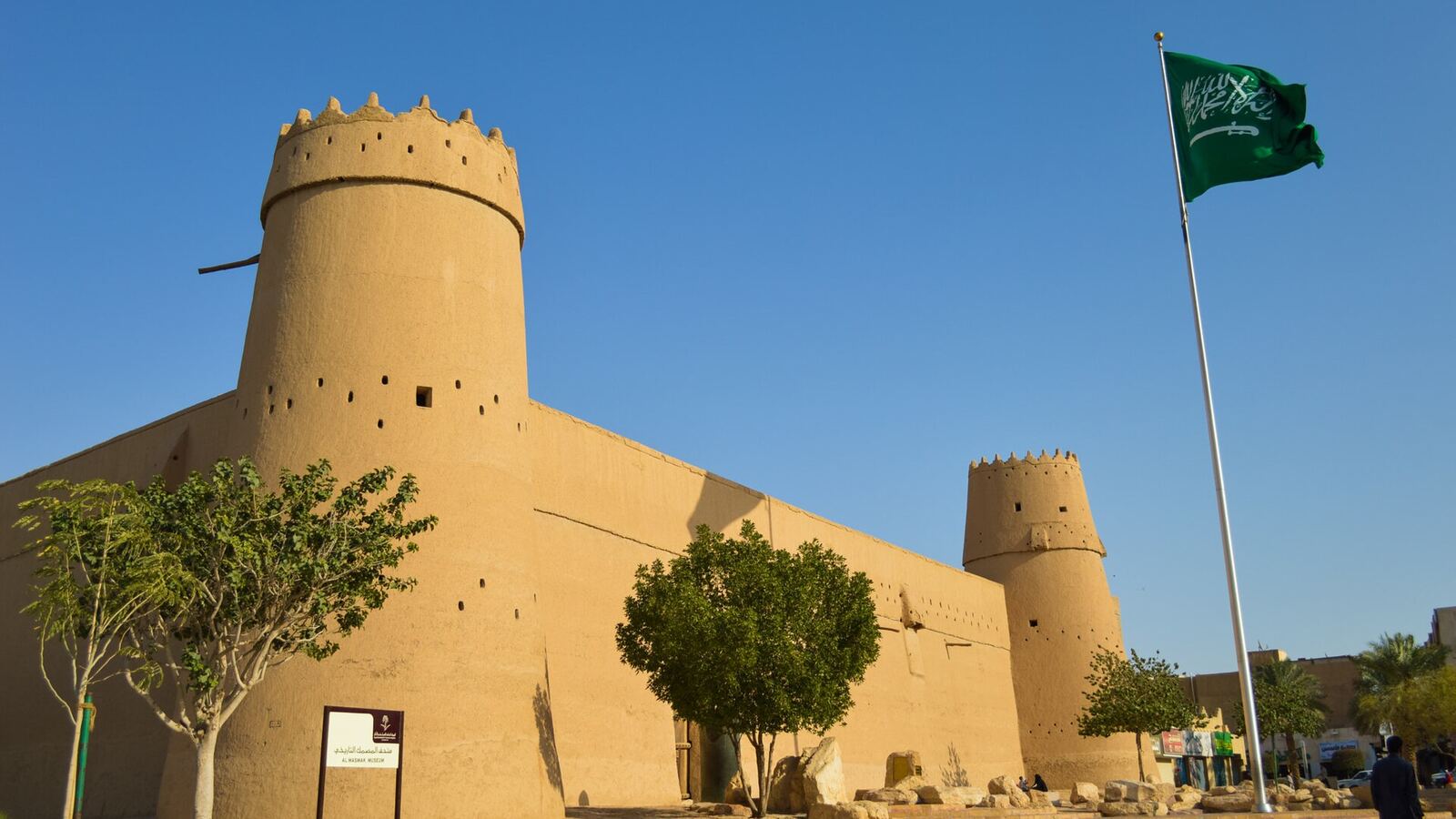 Het Masmak-fort in Riyad met de Saoedische vlag