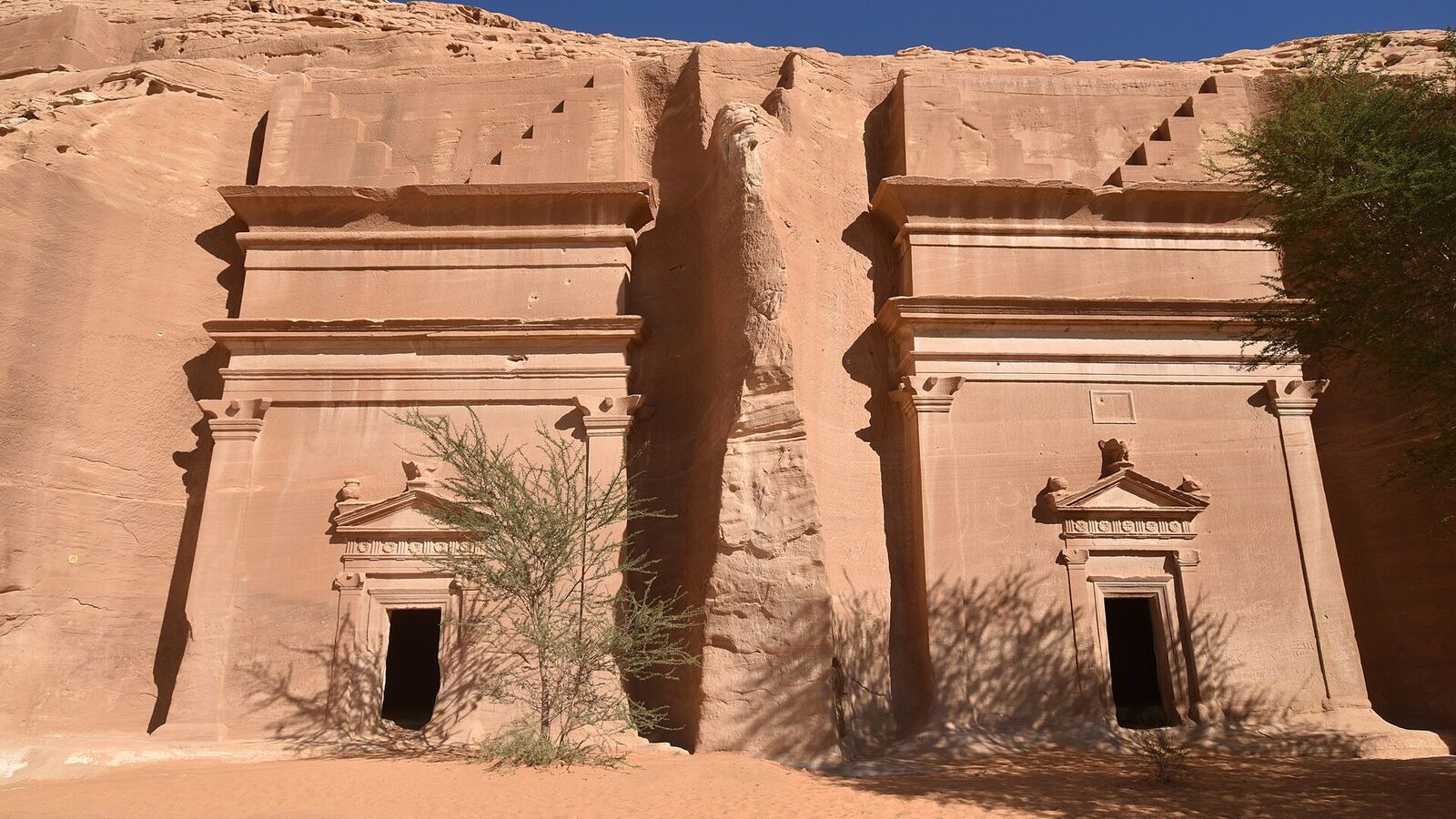 Rij Nabateese rotsgraven in Hegra (Mada'in Salih)